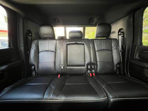 Diamond Black Crystal Pearlcoat 2024 RAM 2500 Limited