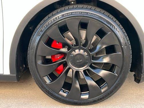 2023 Tesla Model Y Performance