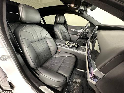2023 BMW 760 760i xDrive