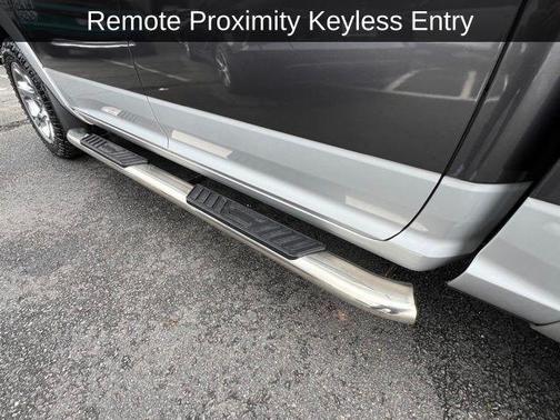 Granite Crystal Metallic Clearcoat 2017 RAM 1500 Laramie