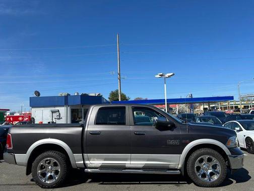 Granite Crystal Metallic Clearcoat 2017 RAM 1500 Laramie