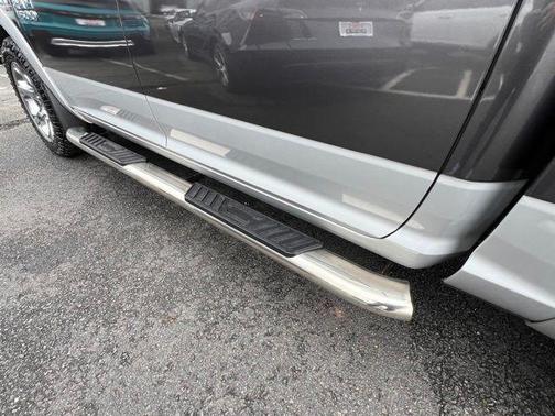 Granite Crystal Metallic Clearcoat 2017 RAM 1500 Laramie