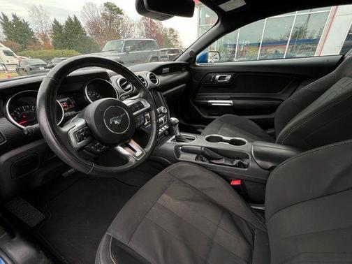 2022 Ford Mustang EcoBoost