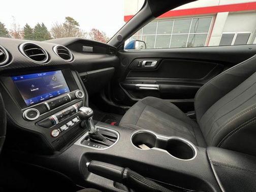 2022 Ford Mustang EcoBoost