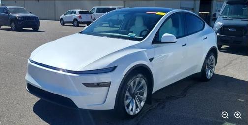 Pearl White Multi-Coat 2026 Tesla Model Y