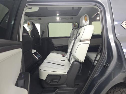 2024 Rivian R1S Adventure