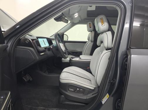 2024 Rivian R1S Adventure