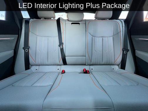 Mythos Black Metallic 2024 Audi Q8 e-tron Prestige