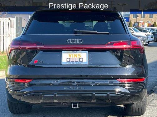 Mythos Black Metallic 2024 Audi Q8 e-tron Prestige
