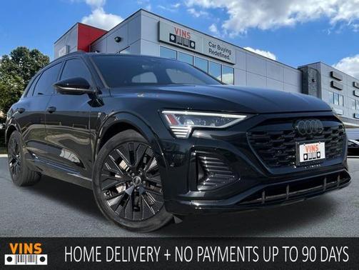 Mythos Black Metallic 2024 Audi Q8 e-tron Prestige