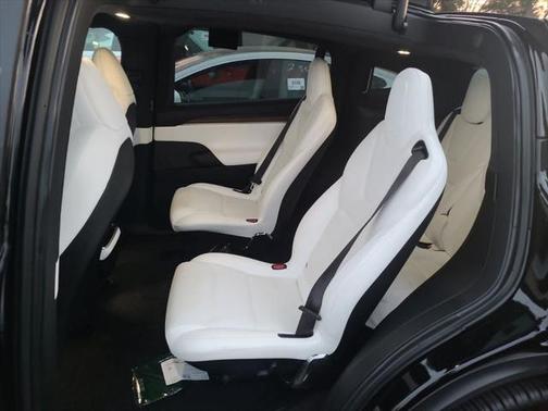 2022 Tesla Model X Base