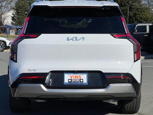 2025 Kia EV9 Land