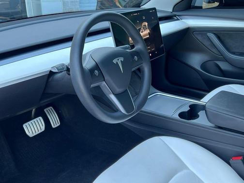 Pearl White Multi-Coat 2022 Tesla Model 3 Performance