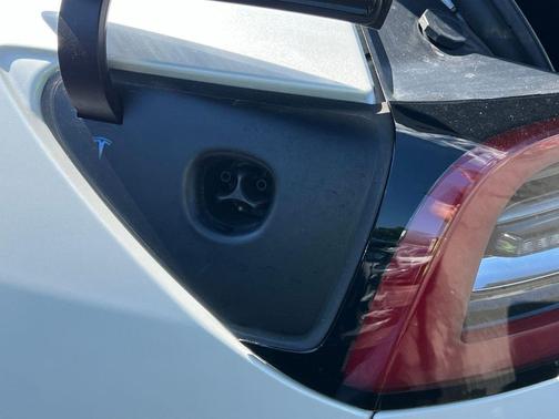 Pearl White Multi-Coat 2022 Tesla Model 3 Performance