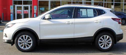 2022 Nissan Rogue Sport SV