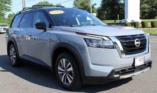 2024 Nissan Pathfinder SL