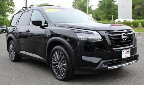 2024 Nissan Pathfinder SL