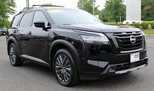2024 Nissan Pathfinder SL
