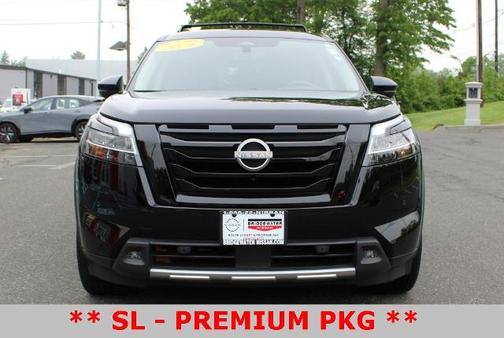 2024 Nissan Pathfinder SL