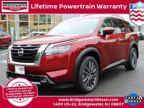 2022 Nissan Pathfinder SL