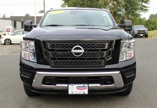 2024 Nissan Titan SV