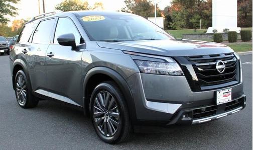 2023 Nissan Pathfinder SL