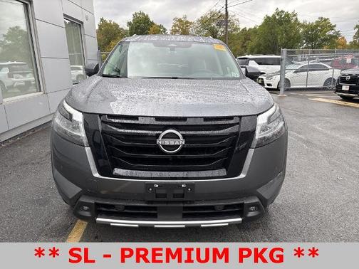 2023 Nissan Pathfinder SL