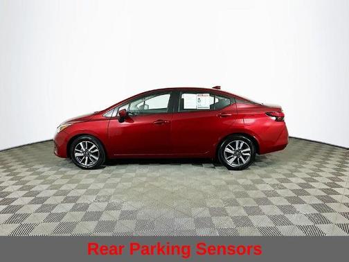 Scarlet Ember 2025 Nissan Versa 1.6 SV