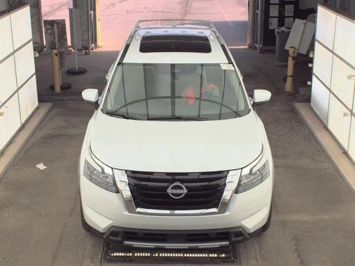 Pearl 2025 Nissan Pathfinder Platinum