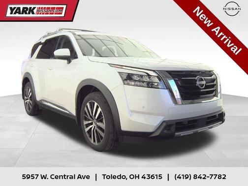 Pearl 2025 Nissan Pathfinder Platinum