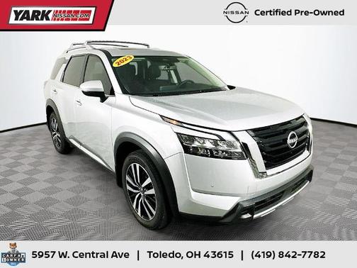 Brilliant Silver Metallic 2023 Nissan Pathfinder Platinum