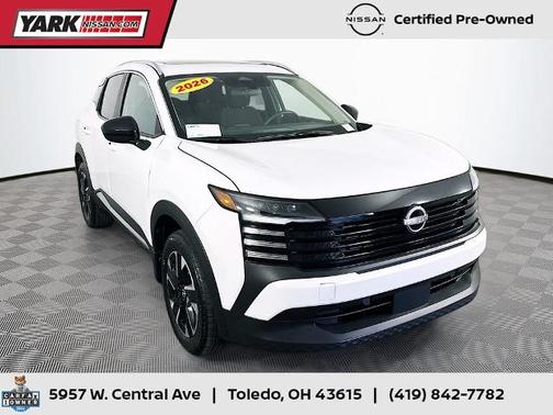 Aspen White Tri 2026 Nissan Kicks SV