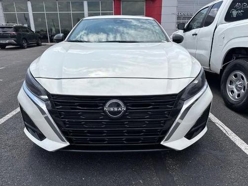 Glacier White 2025 Nissan Altima S