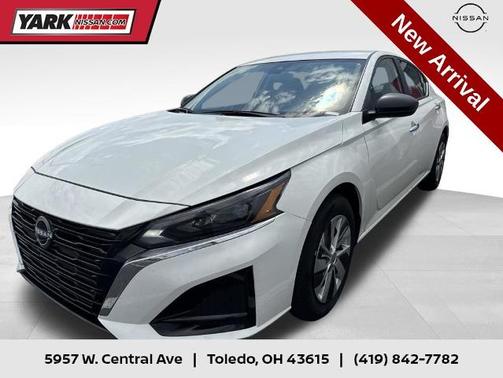 Glacier White 2025 Nissan Altima S