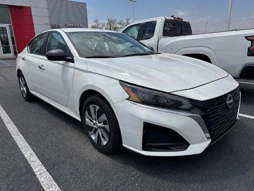 Glacier White 2025 Nissan Altima S