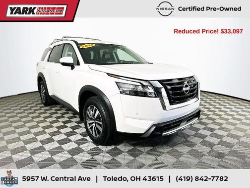 White 2024 Nissan Pathfinder SL