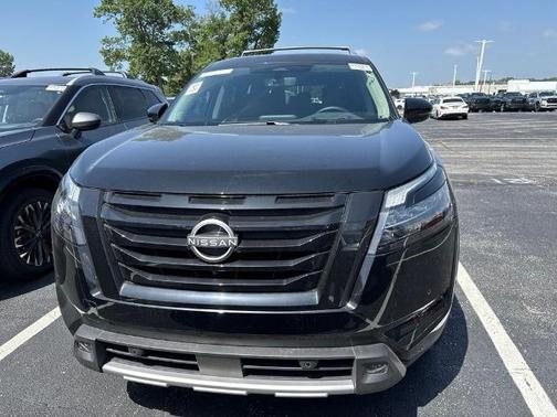 Super Black 2025 Nissan Pathfinder Platinum