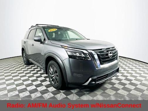 2024 Nissan Pathfinder SV