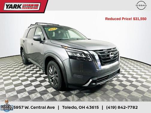 2024 Nissan Pathfinder SV