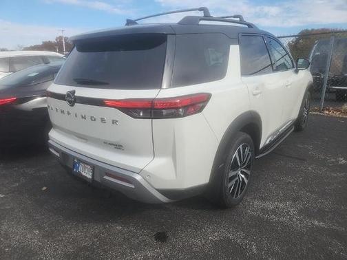 2023 Nissan Pathfinder Platinum