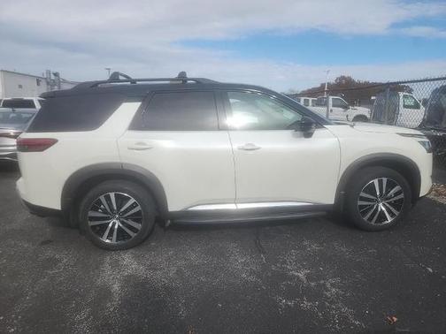 2023 Nissan Pathfinder Platinum