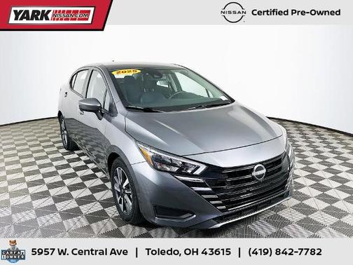 Gun Metallic 2025 Nissan Versa 1.6 SV