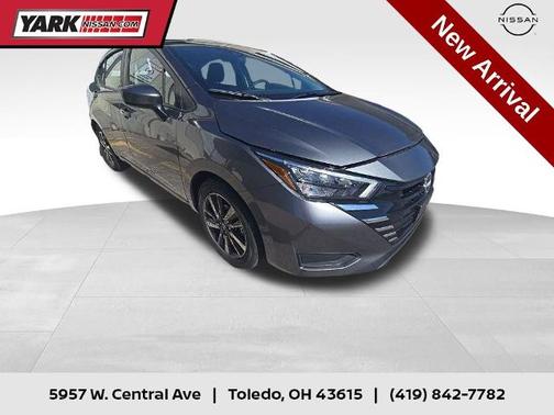 Gun Metallic 2025 Nissan Versa 1.6 SV