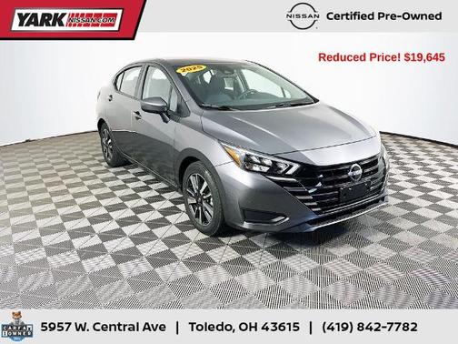 Gun Metallic 2025 Nissan Versa 1.6 SV