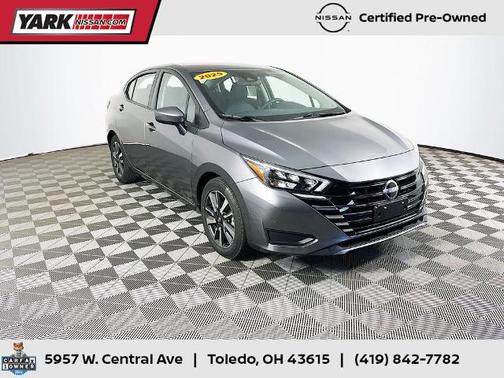 Gun Metallic 2025 Nissan Versa 1.6 SV