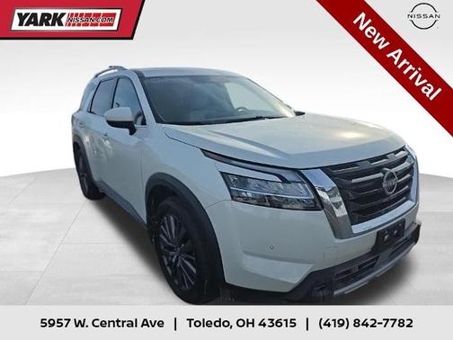 2023 Nissan Pathfinder SL