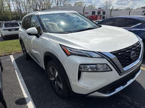 White 2023 Nissan Rogue Platinum