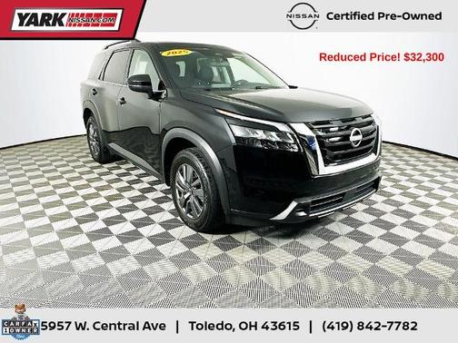 Super Black 2025 Nissan Pathfinder SV