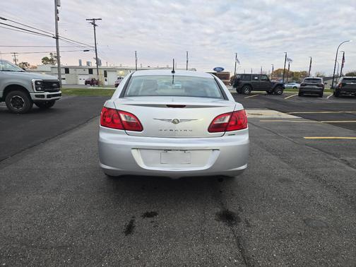 2010 Chrysler Sebring Base