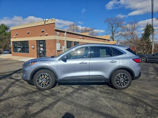 ICED BLUE SILVER METALLIC 2022 Ford Escape Titanium
